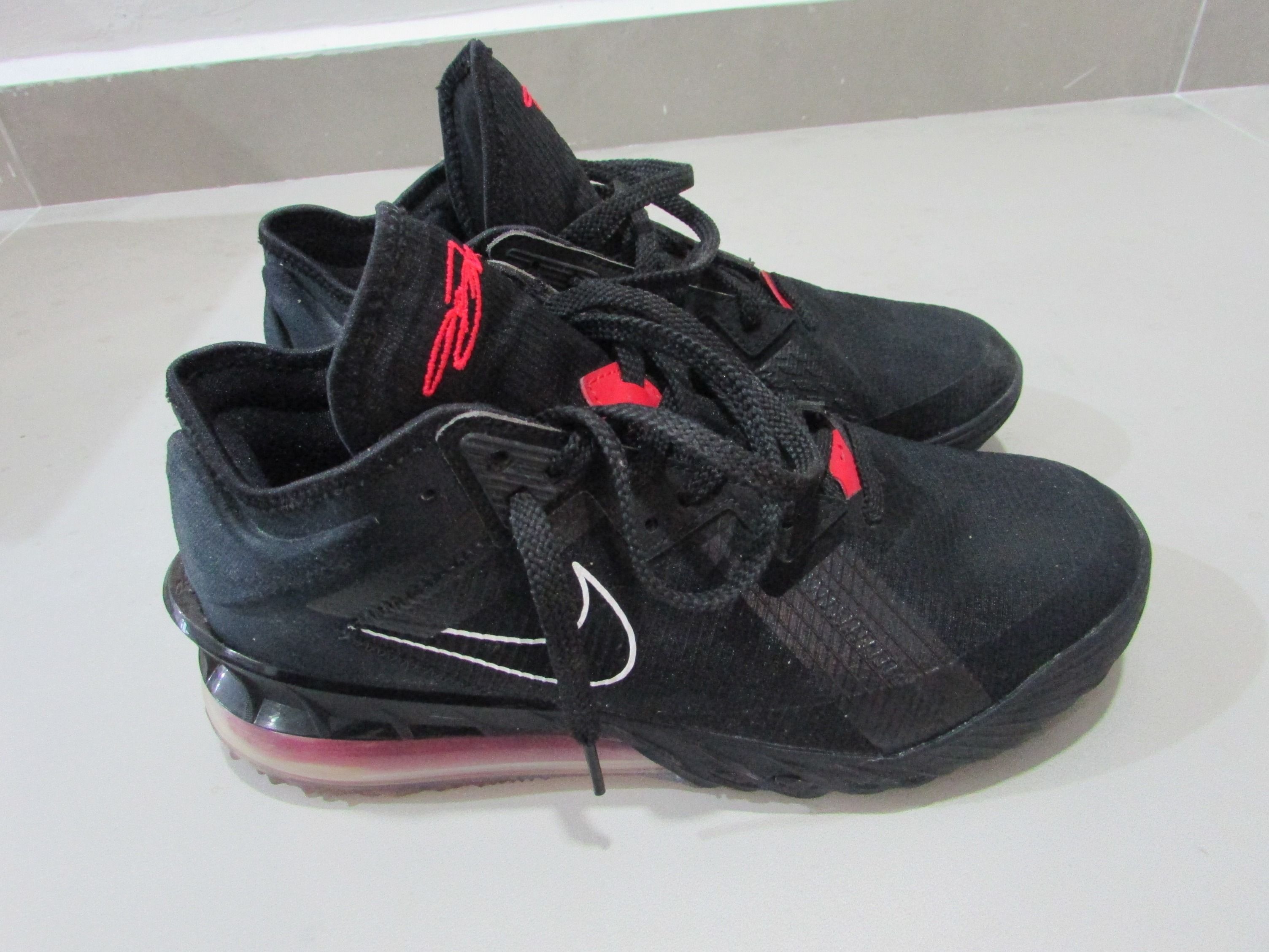 Lebron 18 low red sale