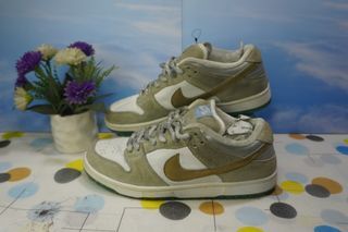 Nike SB Dunk Sean Cliver 
Size 42.5 Insole 27 cm 
Barcode 194953582505 
Made in Vietnam
