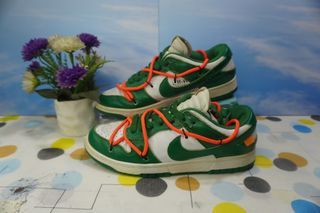 Nike SB Dunk X Off-White Low Pine Green 
size 40 Insole 25 cm 
Barcode 193656310033 
Made in China