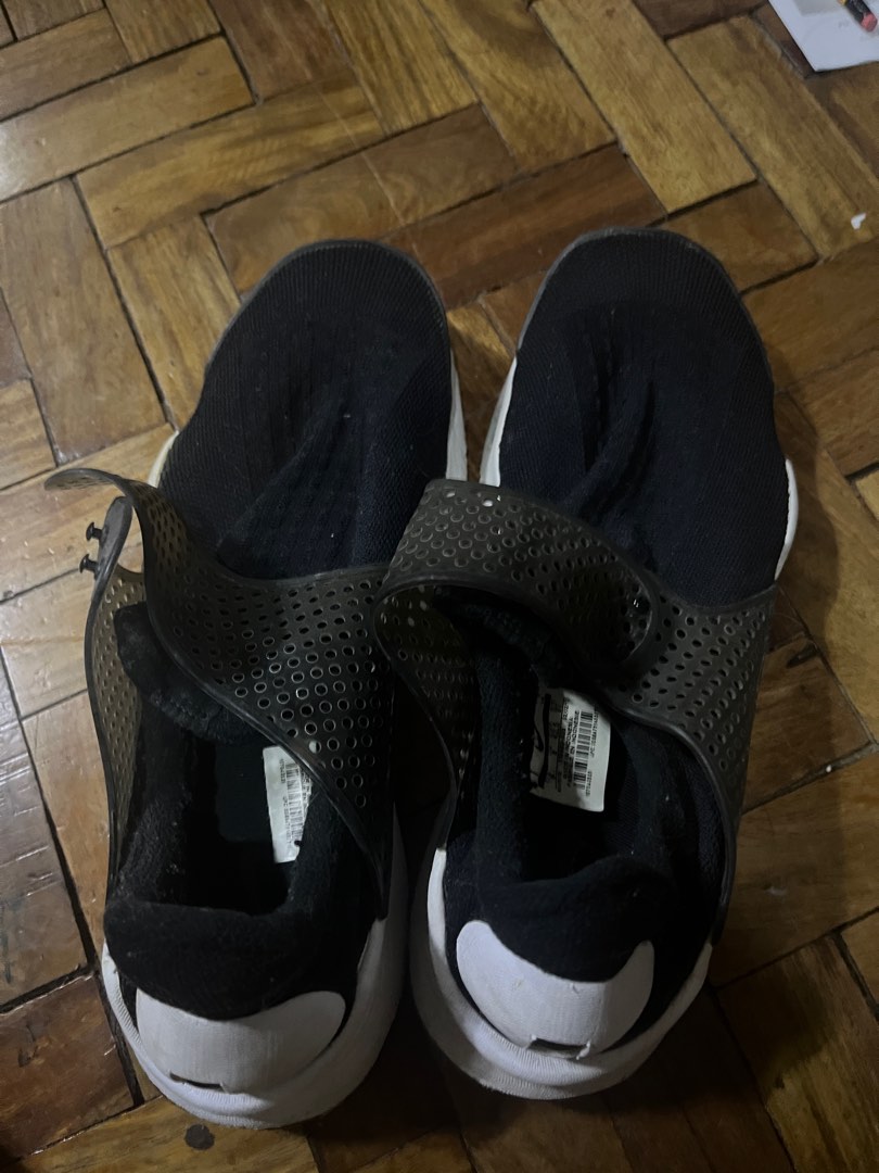 sock dart black white