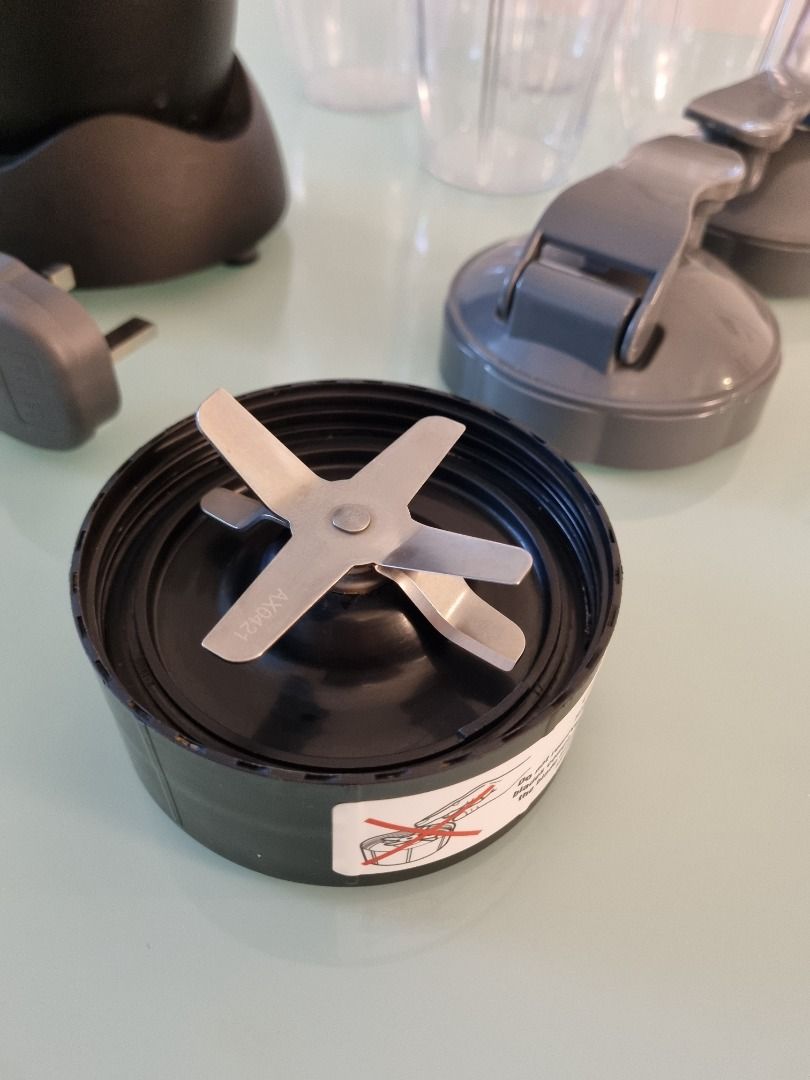 Nutribullet (900w) set Blender + 4 cups + 2 lids, TV & Home