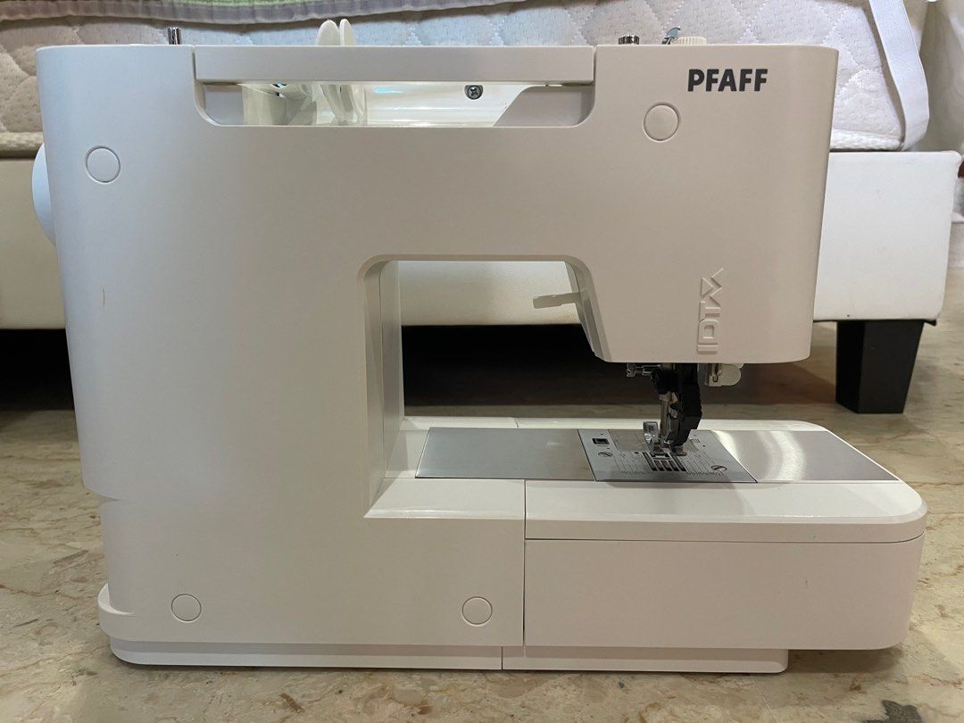 PFAFF Passport 2.0 Sewing Machine German, TV & Home Appliances, Other