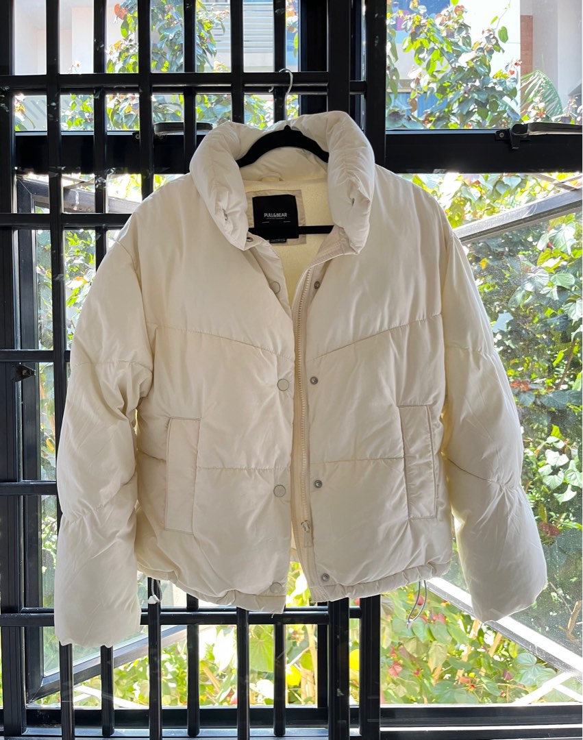 PULL BEAR white puffer padded winter jacket Women s Fashion