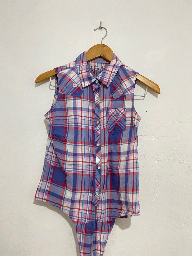 purple sleeveless polo (Category: Sleeveless) located in Pasig City. Submitted by wintermelonn (Listing ID 1247937372, Image 1). Description: .