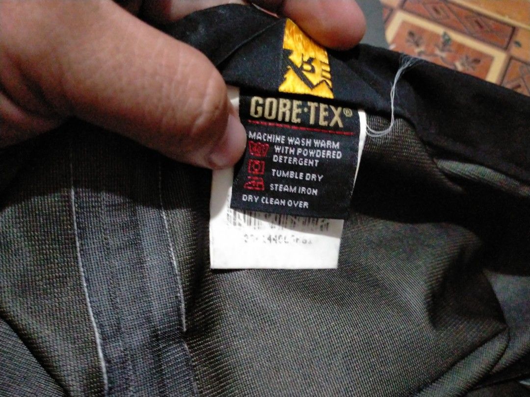 Rei softshell / water proof trekking pants ( oversize ) on Carousell