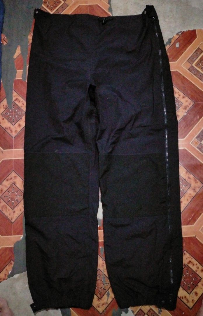 Rei softshell / water proof trekking pants ( oversize ) on Carousell