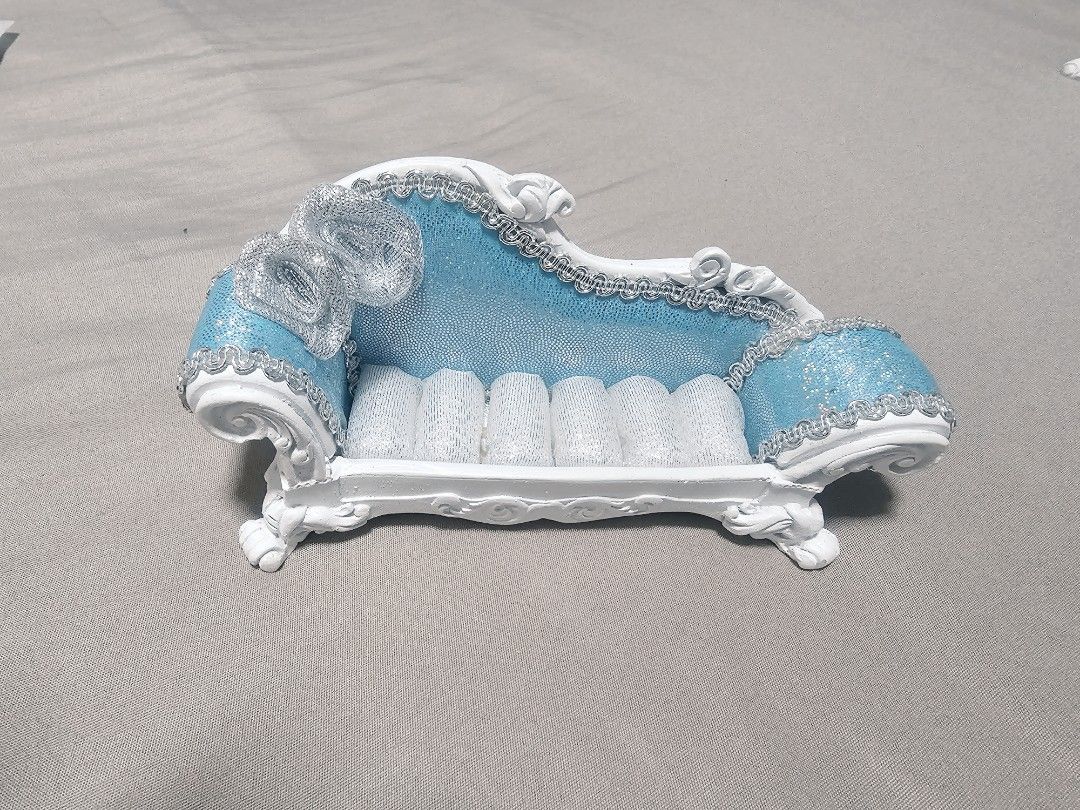 Ring holder (Category: Accessory holder, box & organizers) located in Singapore. Submitted by capricorn1816 (Listing ID 1247926072, Image 1). Description: .