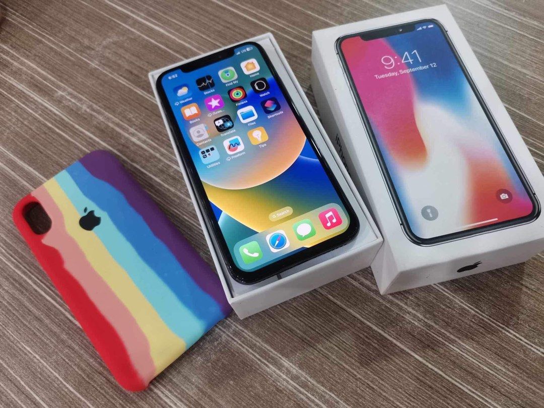 RUSH IPHONE X 64GB (Category: iPhone X Series) located in Mandaluyong City. Submitted by aliaxmadi (Listing ID 1247904098, Image 2). Description: RUSH‼️ iPhone X 64gb fu any sim 76% bh normal peak sobrang smoothh super linaw ng cam ios 16.6 already No truetone & face id, still in good condition!!❤️ Loc: Mandaluyong Open for swap sa may add lang‼️.