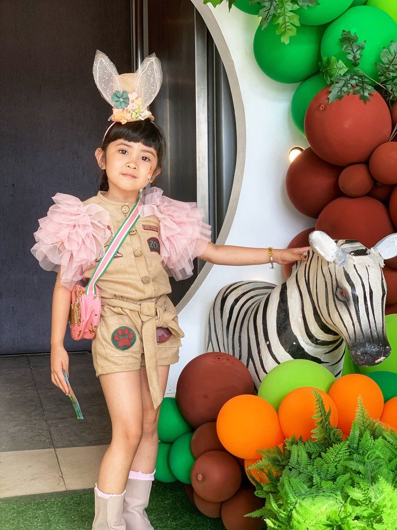 Safari romper outfit