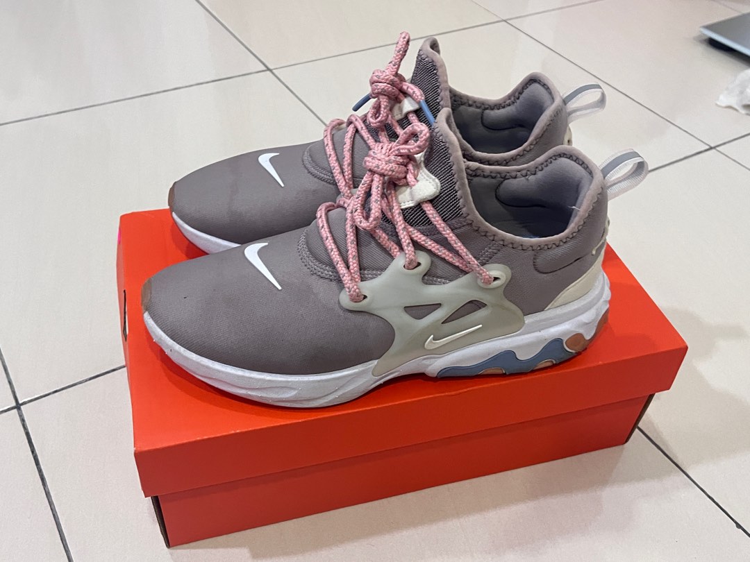 Nike women's react presto shoes - pumice/white coral top