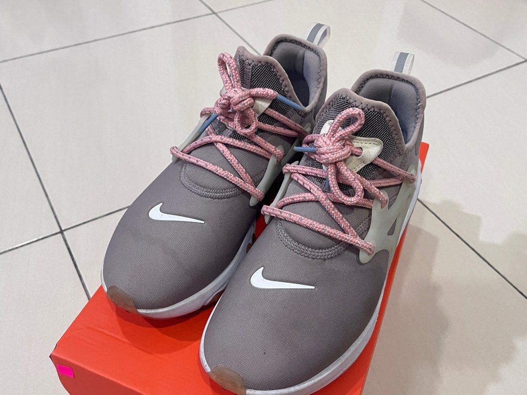 Second hand Nike sneakers Men s Fashion Footwear Sneakers on