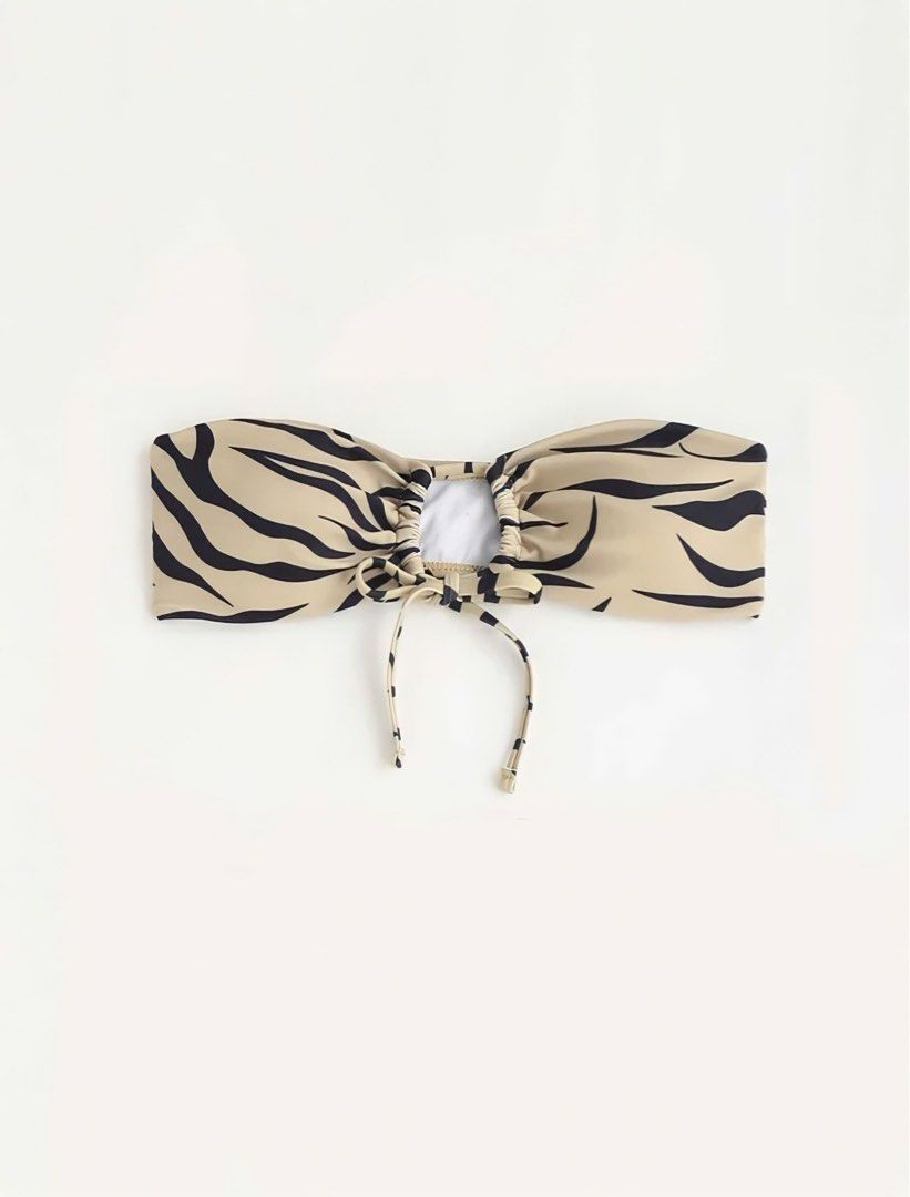 Shein Bikini Top (Category: Bikinis & Swimsuits) located in San Pedro. Submitted by ay_declutter (Listing ID 1248082137, Image 1). Description: .