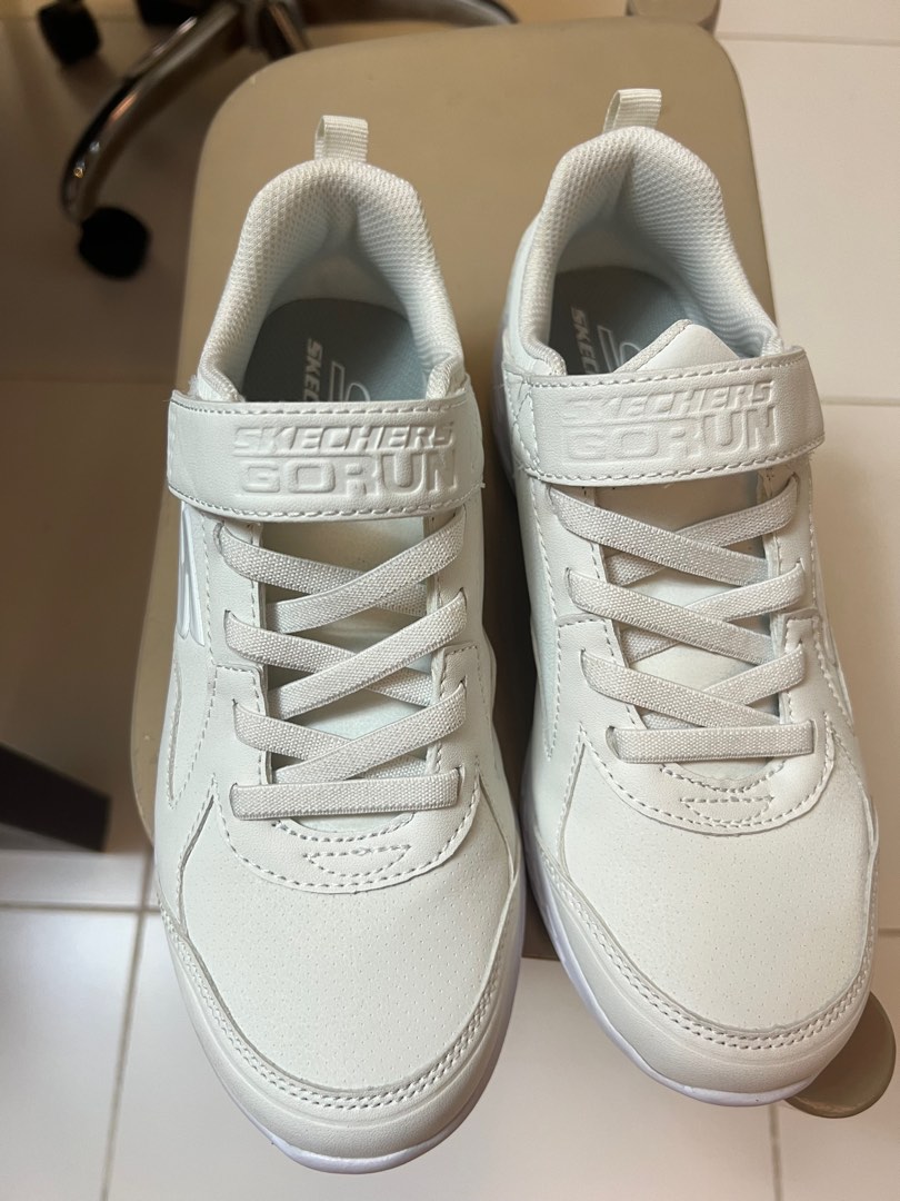 Girls white cheap sketchers