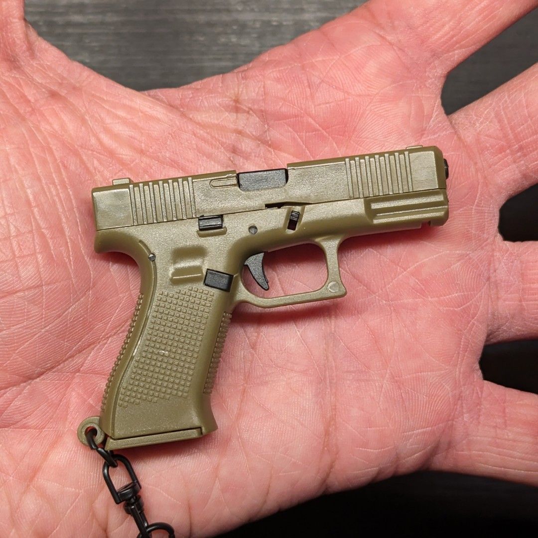 Toy Gun Keychain Glock 14 Scale, Hobbies & Toys, Memorabilia