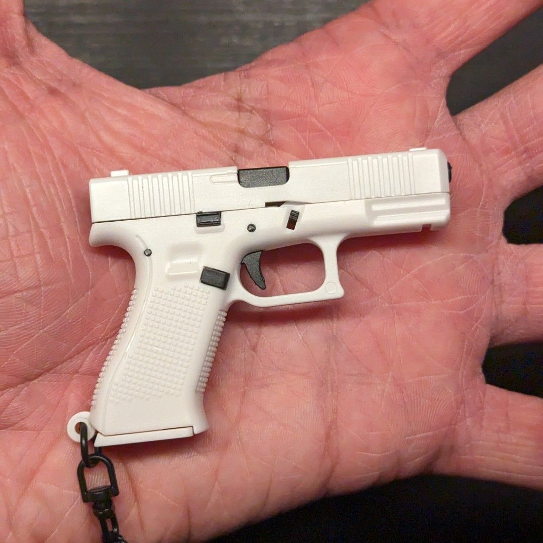 Toy Gun Keychain Glock 14 Scale, Hobbies & Toys, Memorabilia
