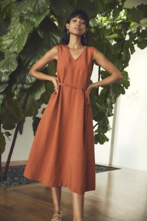 Uniqlo Linen Blend A Line Sleeveless Dress with belt, Fesyen Wanita,  Pakaian Wanita, Gaun & Rok di Carousell