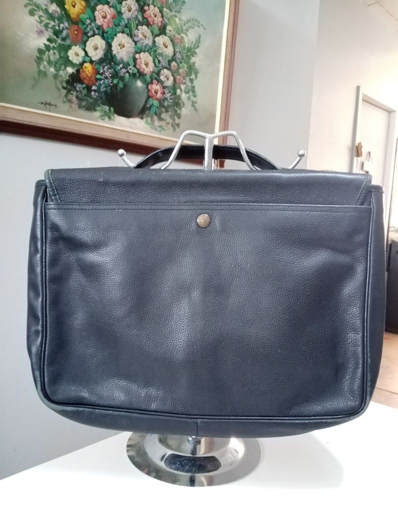 Vintage Longchamp Document Bag (Category: Briefcases) located in Cebu City. Submitted by maksipreloveditems (Listing ID 1247913304, Image 2). Description: Vintage Longchamp Document Bag Color: Midnight Blue * Item is in Cebu City. PLEASE READ: Photos posted are FINAL. NO "When Worn Photos" request please. Flaws were mentioned in the description and shown in the pictures posted. Dimensions: Shoulder: Arms: Length: 13.75 inches Width: 2 inches Heig