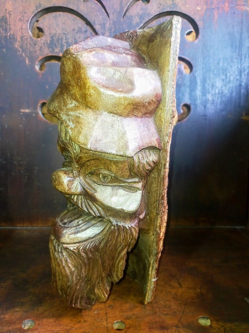 Vintage wooden trunk carving (Category: Vintage Collectibles) located in Quezon City. Submitted by dello5 (Listing ID 1248016988, Image 3). Description: wood trunk carving -12 inches tall 850php Tandang Sora QC.
