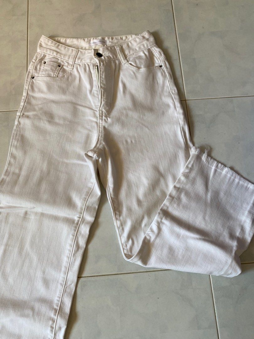 White jeans clearance frayed bottom