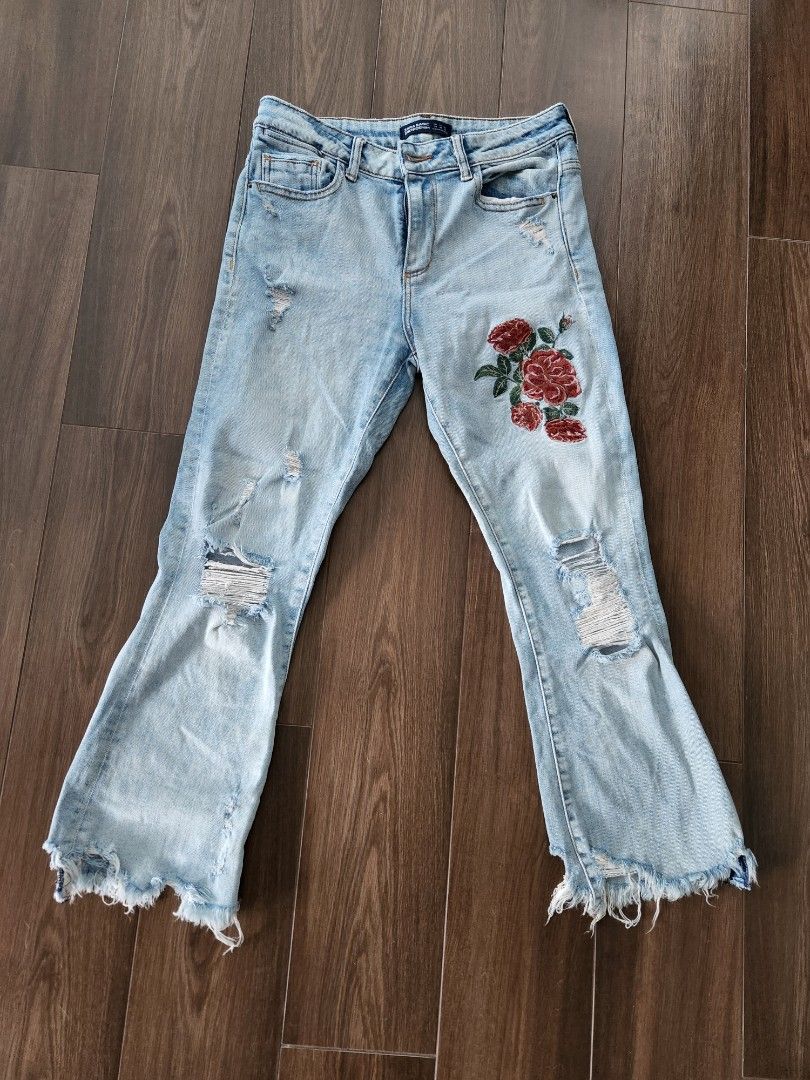 Zara Ripped Jeans Basic 1975 Denim Size Euro 38, Women's Fashion - Main Image