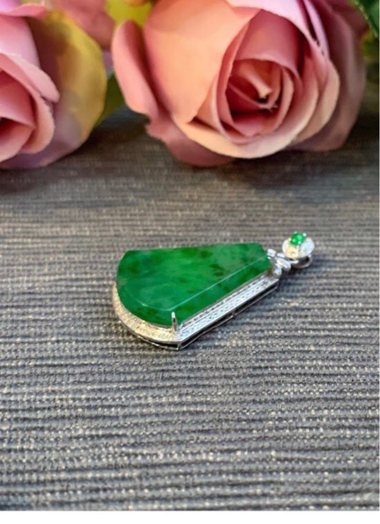 18K金冰種辣綠花青翡翠碎鑽吊墜, 女裝, 飾物及配件, 寶石、鑽石、水晶  