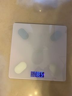 Electronic scale rechargeable
