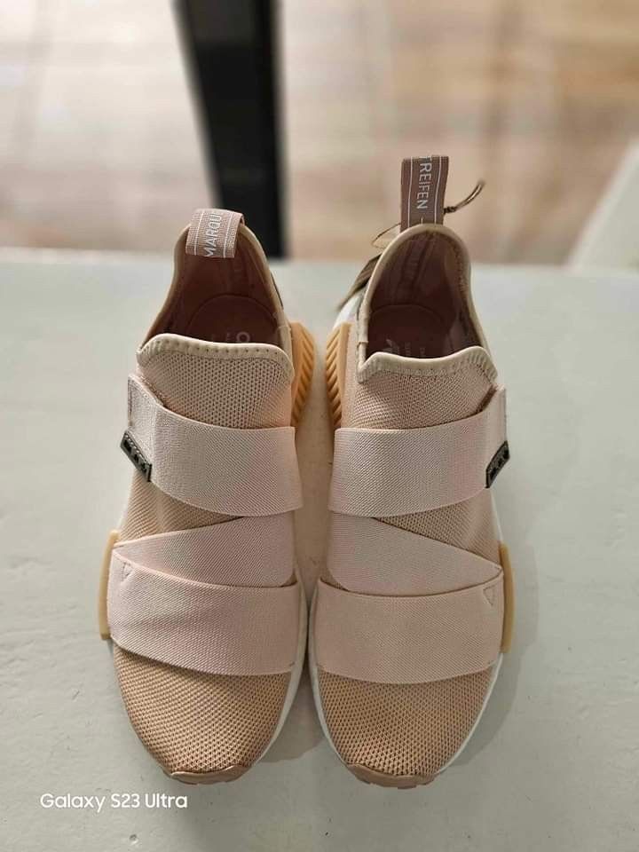 Adidas WOMEN S NMD R1 size 6.5 1 . Women s Fashion Footwear