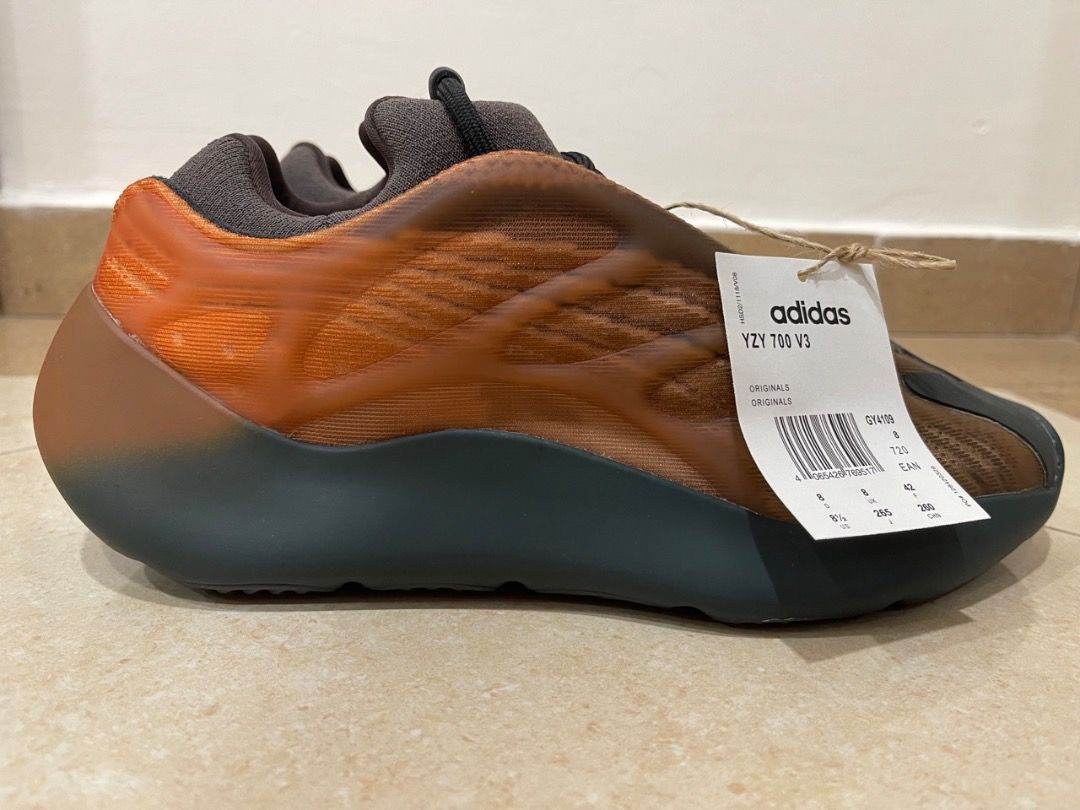 ADIDAS YEEZY 700 V3 COPPER FADE BRAND NEW Men s Fashion