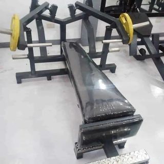 Adjustable bench press machine