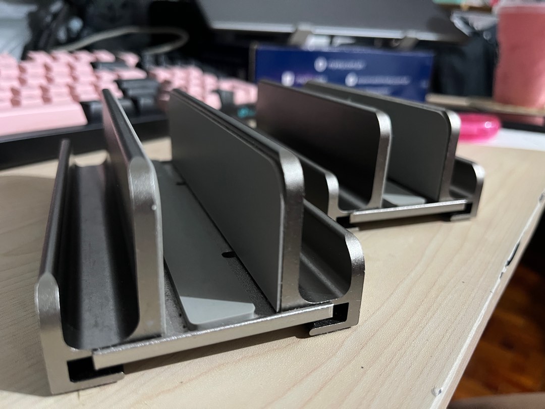 4-Compartment Acrylic Vertical Laptop Stand, Can - View #6