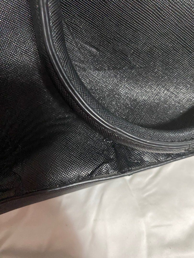 Aldo croos body bag black (Category: Cross-body Bags) located in Subic. Submitted by tricialgr (Listing ID 1252311678, Image 3). Description: .