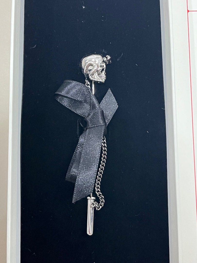 Alexander hot sale mcqueen brooch