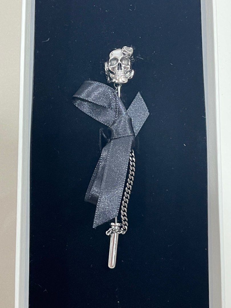 Mcqueen brooch sale