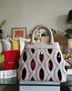 (Category: ) located in . Submitted by luxehuntsmla.bymari (Listing ID 1252264166, Image 1). Description: .