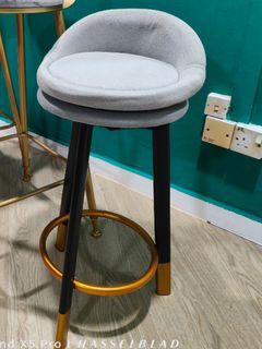 Bar stool 360 turn