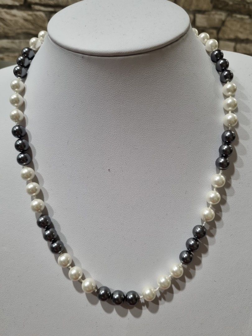 Black and white pearl necklace Women s Fashion Jewelry