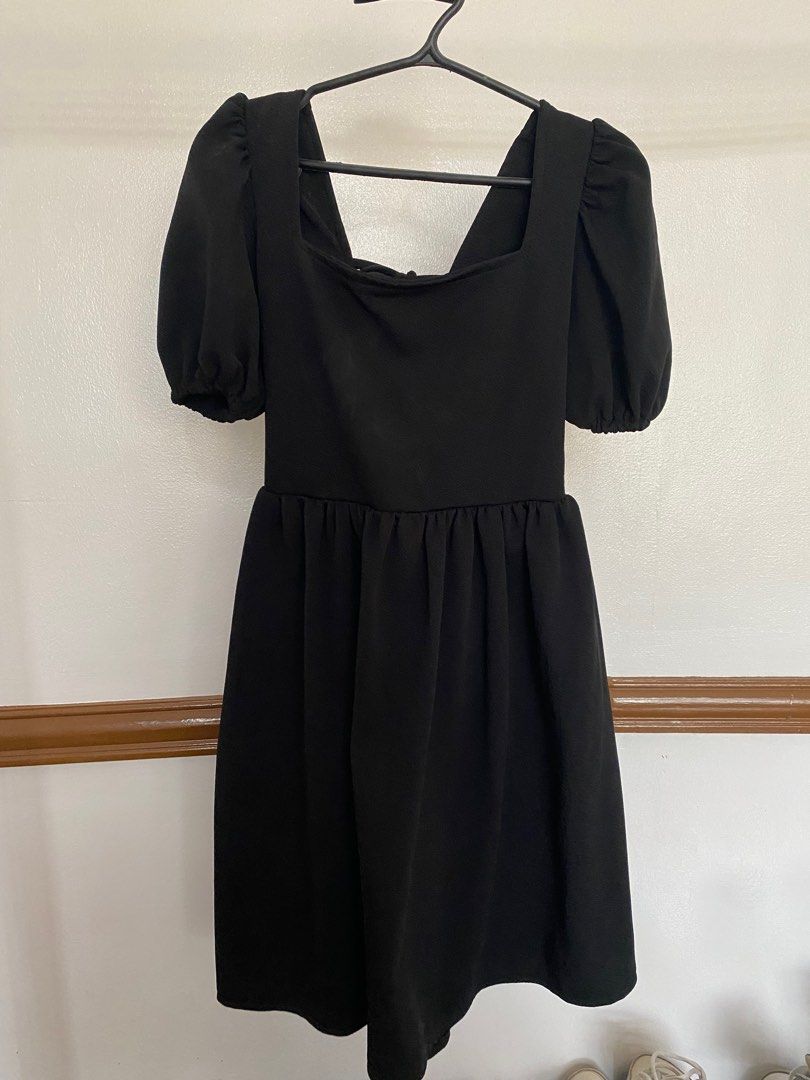 Black Puff Backless Dress (Category: Dresses) located in Antipolo. Submitted by declutter.clothes (Listing ID 1252191916, Image 1). Description: size s-m.