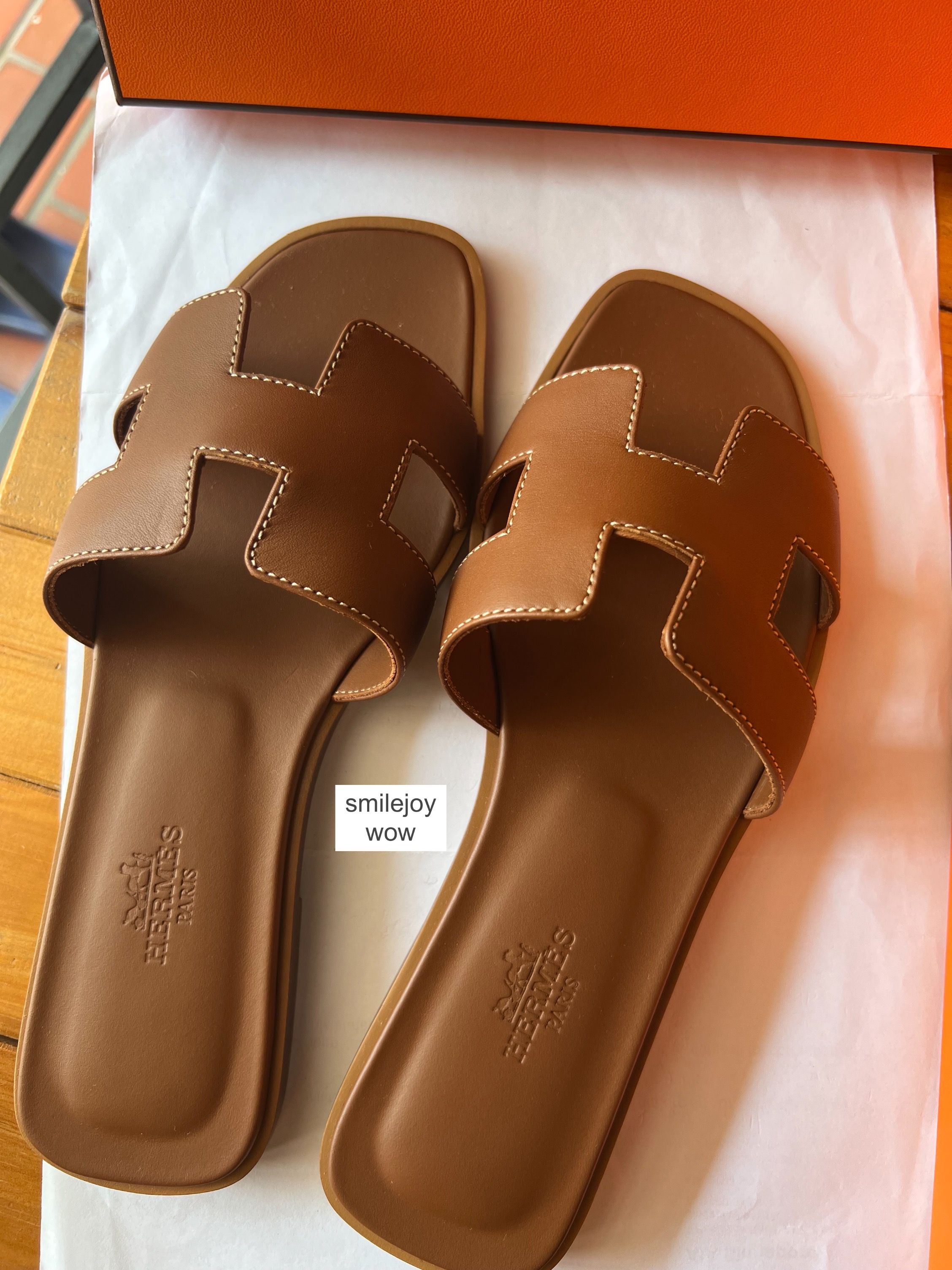 SOLD))Bnib Hermes Rouge Oran Sandals Size 35, Luxury, Sneakers & Footwear  on Carousell