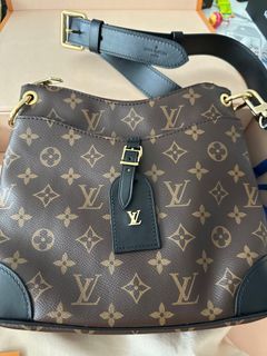Louis Vuitton Daily Pouch. What fits in my bag. 24S #louisvuitton