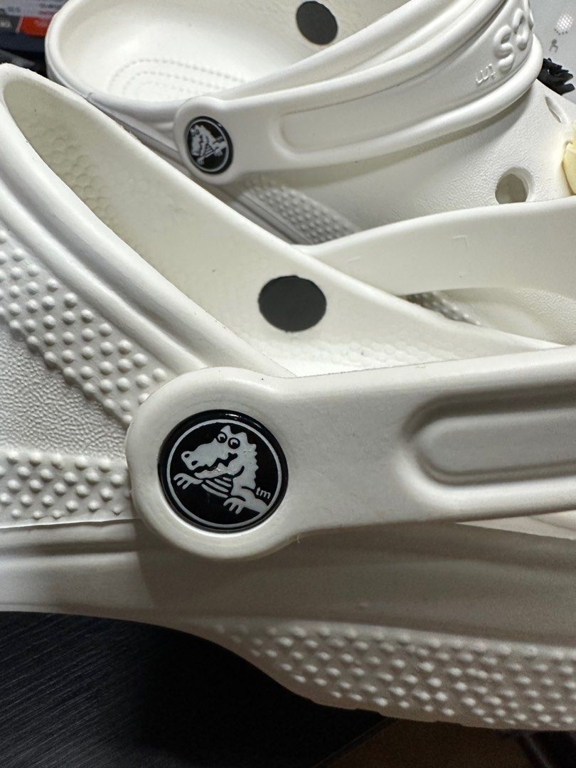 White fuzzy cheap crocs size 7