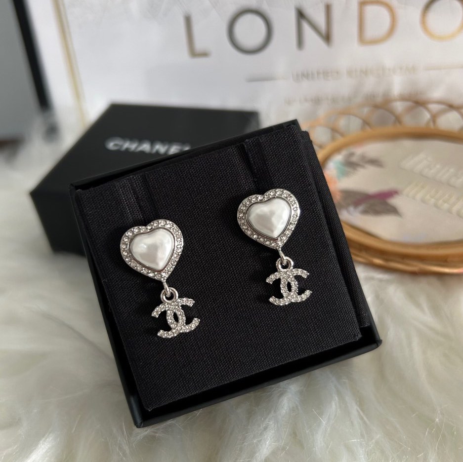 23B Chanel Heart Earrings, Luxury, Accessories on Carousell