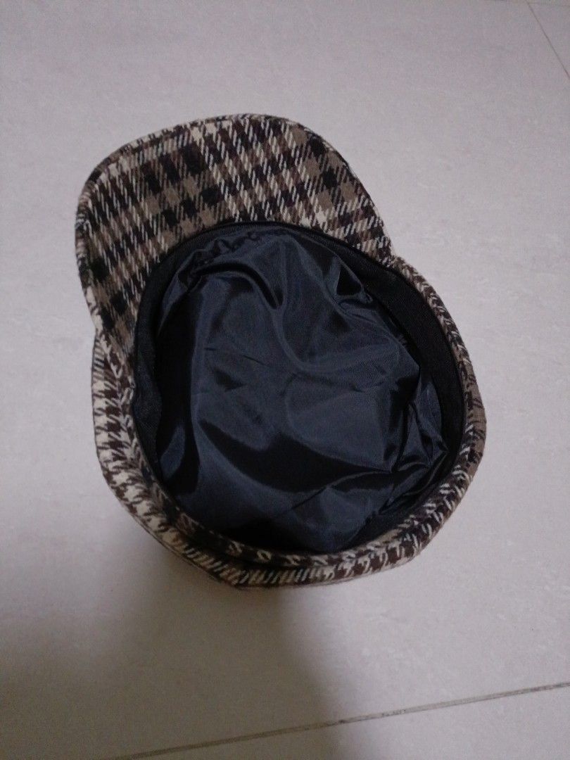 Chic checked hat (Category: Caps & Hats) located in Singapore. Submitted by kriscteax (Listing ID 1252308024, Image 3). Description: bought in korea.