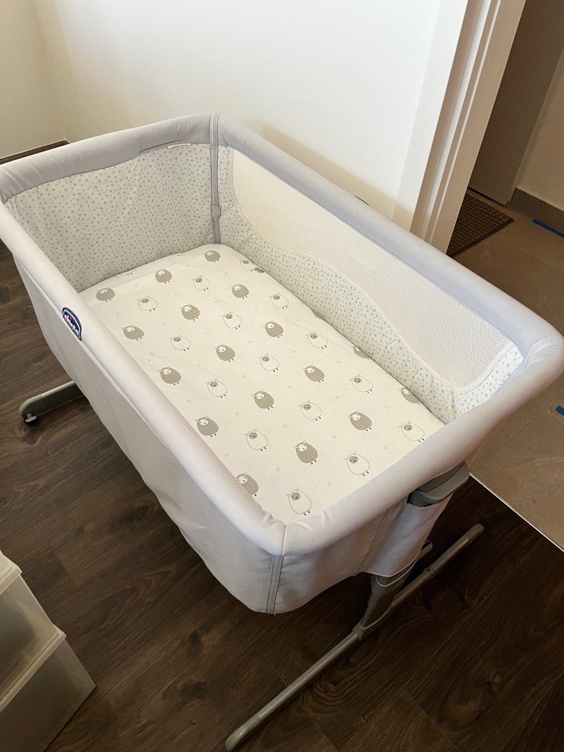 Chicco Next2Me Bedside Sleeper, Babies & Kids, Baby Nursery & Kids