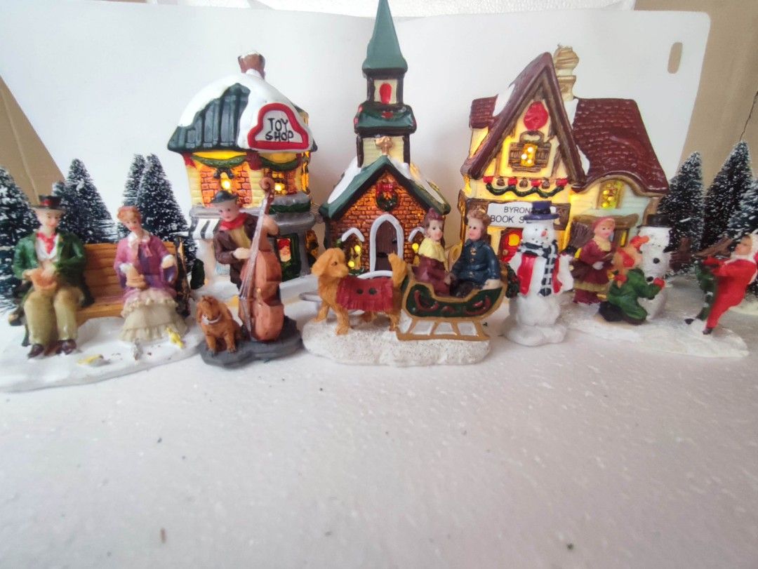 Christmas Village Starter Set 