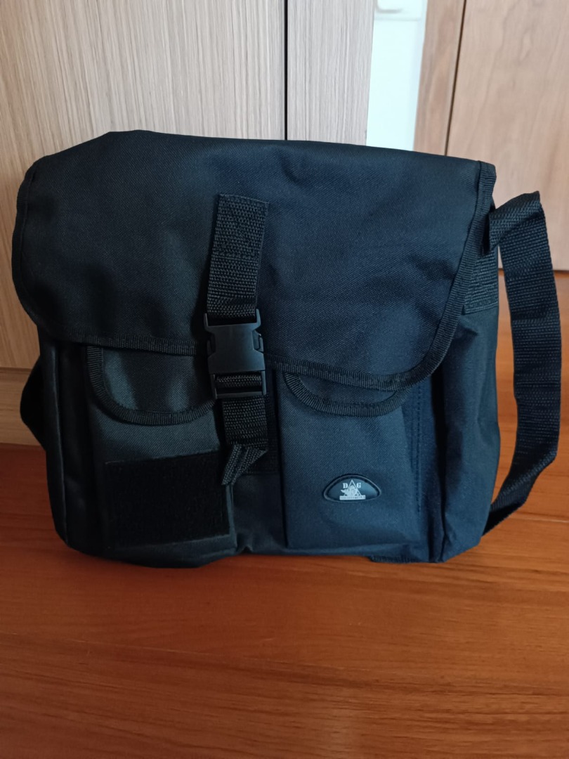 D&g army sling bag top