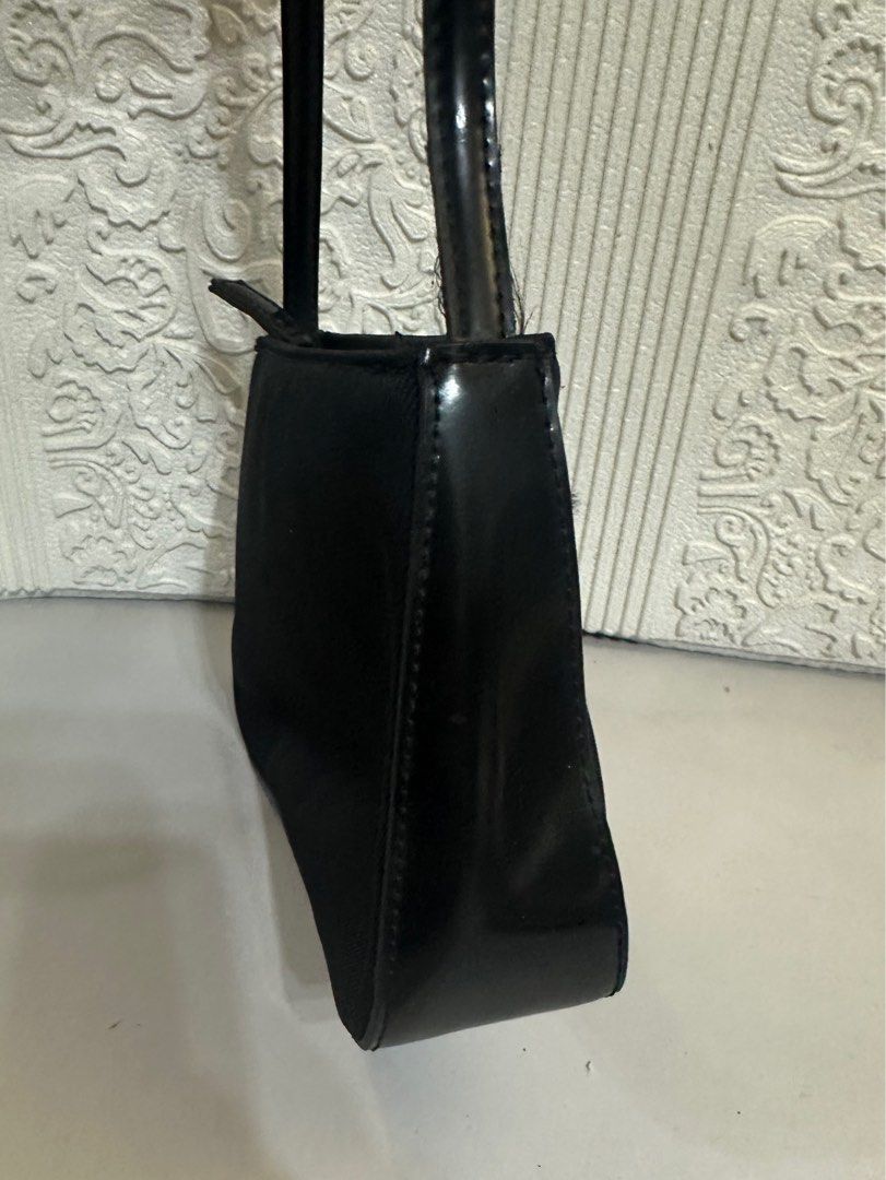 DKNY City Mini Shoulder Kili Bag (Category: Luxury Bags & Wallets) located in Manila. Submitted by shopaholic_gurl (Listing ID 1252332088, Image 2). Description: Like new mini kili bag Leather fabric material Top zipped enclosure Front small metal brand plate Fits cellphone, money And mini essentials 55cm sling length Sold as is.