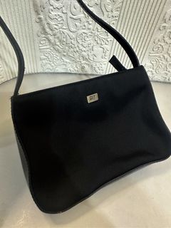 (Category: ) located in . Submitted by shopaholic_gurl (Listing ID 1252332088, Image 1). Description: .