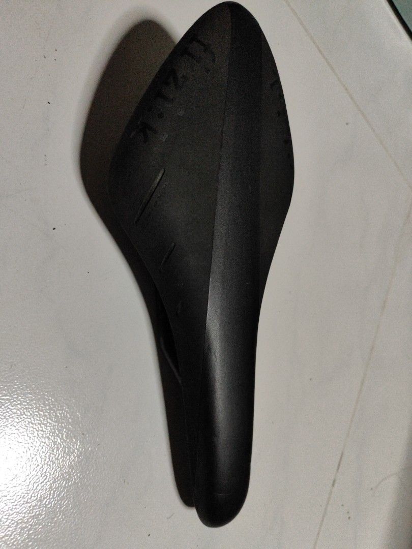 Fizik arione R1 carbon rails Sports Equipment Bicycles Parts