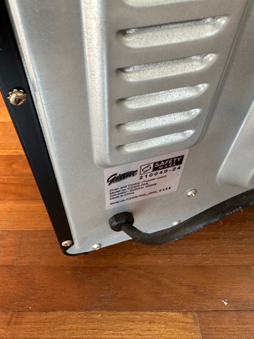 Giant Toaster Oven Good Condition, TV & Home Appliances, Kitchen Appliances, Ovens & Toasters