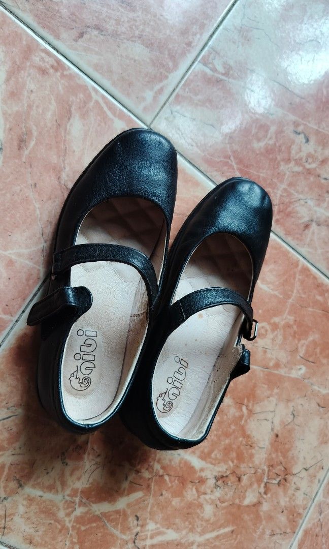 Gibi school shoes original (Category: Babies & Kids Fashion) located in Estancia. Submitted by mapzie (Listing ID 1252268068, Image 1). Description: wat u see wat u get NO ISSUE‼️NO ISSUE‼️ ORIGINAL di kasya sa school girl ko delivery 6-7days province kids size 28.